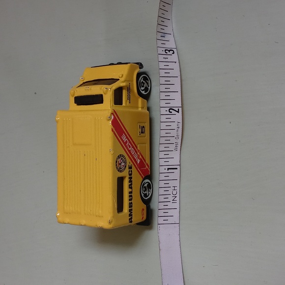 Kids Hot Wheels vintage Mattel 1988 Ambulance Unit 5 rescue radio dispatch - Picture 7 of 14